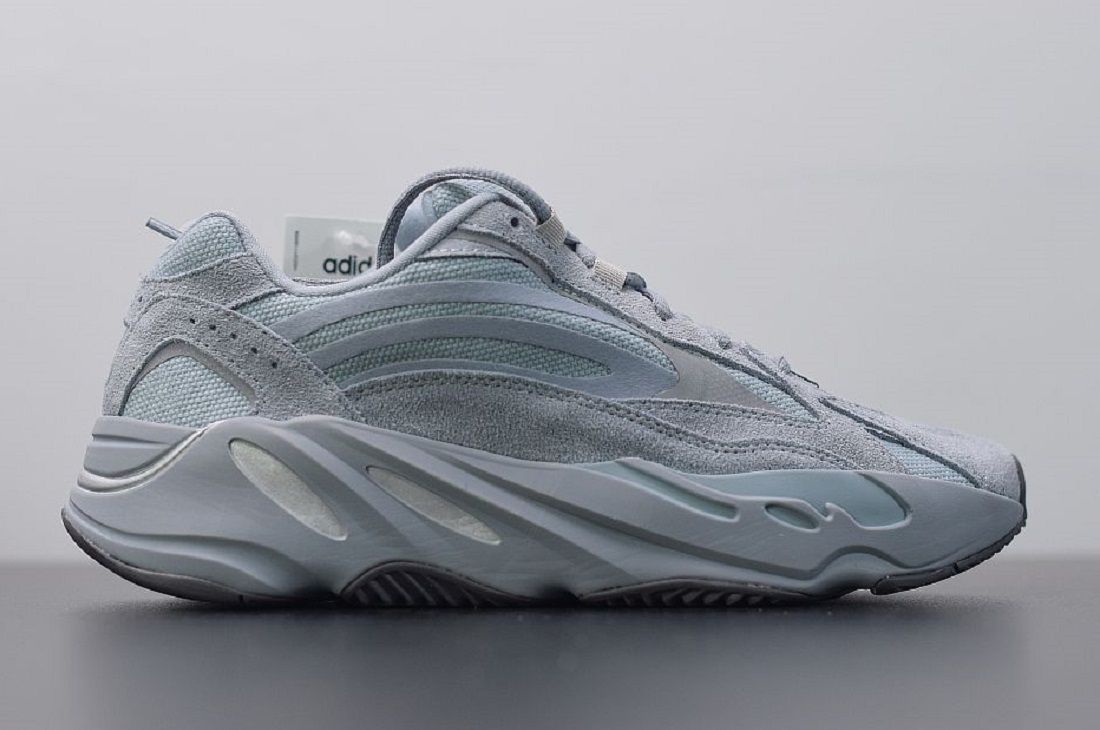Yeezy 700 V2 Hospital Blue Fake that Look Real (1)